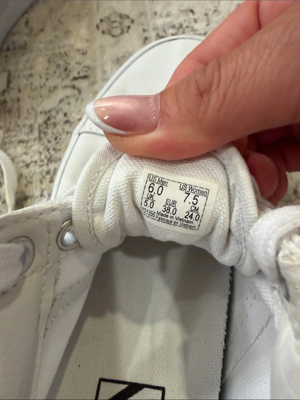 Vans Women's White Low-Top Canvas platform Sneakers size 7.5
